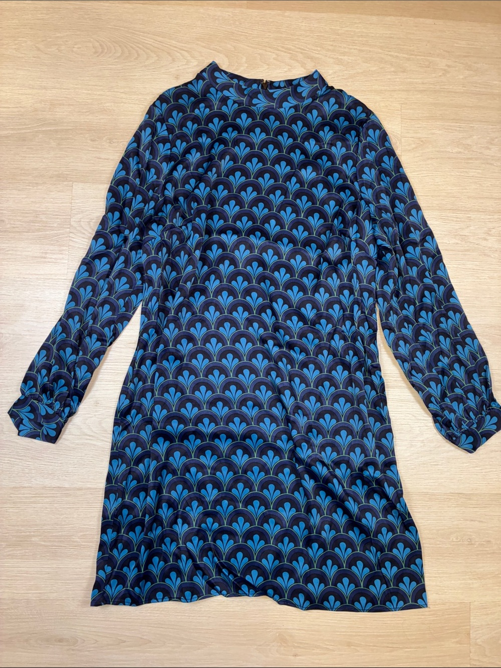 Boden Blue & Teal Long-Sleeve Patterned Shift Dress